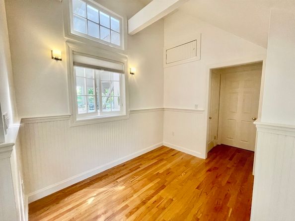 876 Beacon St 5, Newton MA 02459