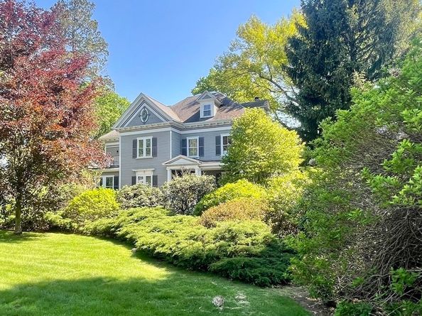 876 Beacon St 5, Newton MA 02459