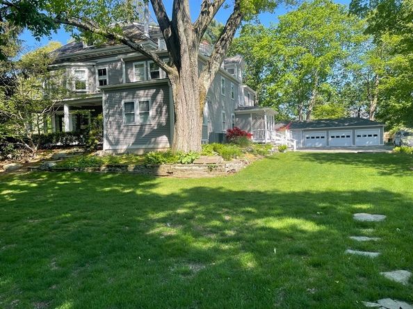 876 Beacon St 5, Newton MA 02459