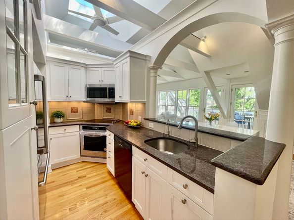 876 Beacon St 5, Newton MA 02459