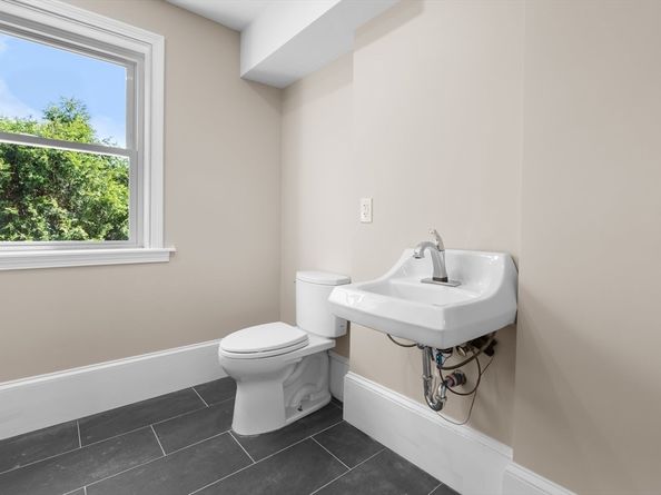 6 Windsor St, Andover MA 01810