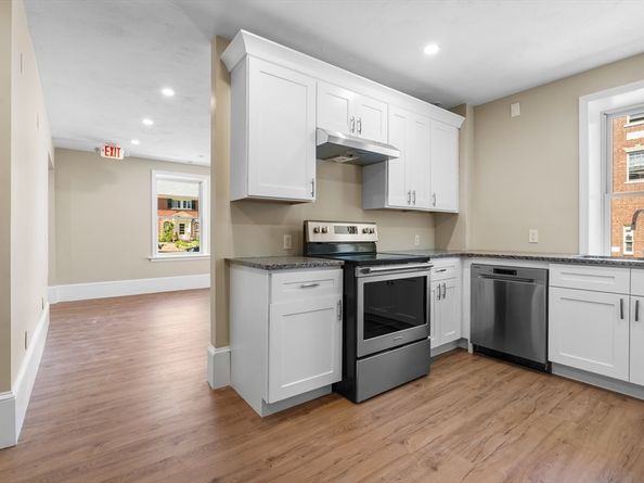 6 Windsor St, Andover MA 01810