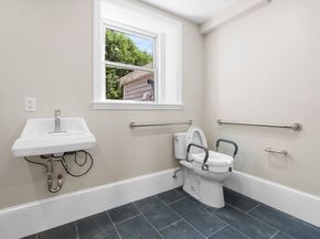 6 Windsor St, Andover MA 01810