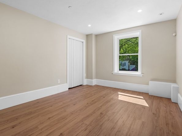 6 Windsor St, Andover MA 01810