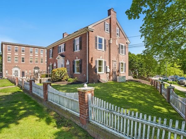 6 Windsor St, Andover MA 01810