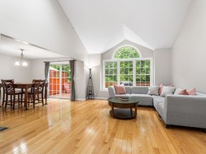 18 Hitching Post Ln 18, Northborough MA 01532
