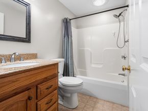 18 Hitching Post Ln 18, Northborough MA 01532