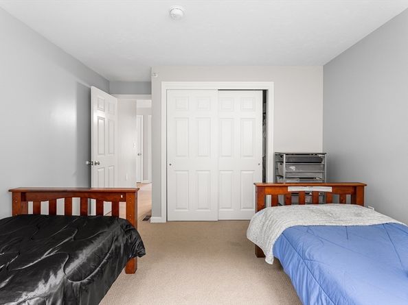 18 Hitching Post Ln 18, Northborough MA 01532