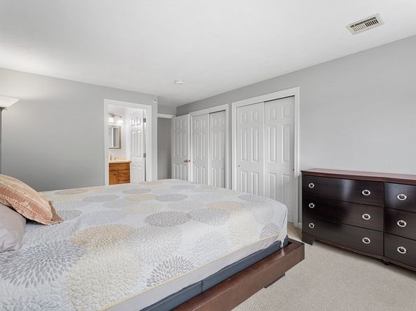 18 Hitching Post Ln 18, Northborough MA 01532