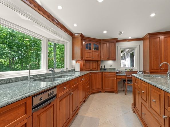 100 Parmenter Rd, Framingham MA 01701