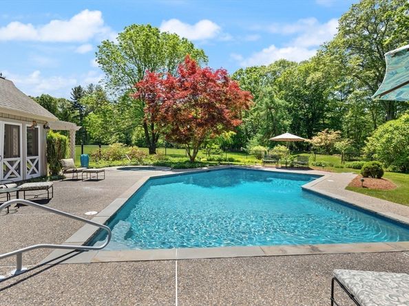 100 Parmenter Rd, Framingham MA 01701
