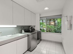 33 Aylesbury Rd, Worcester MA 01609