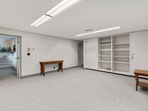 33 Aylesbury Rd, Worcester MA 01609