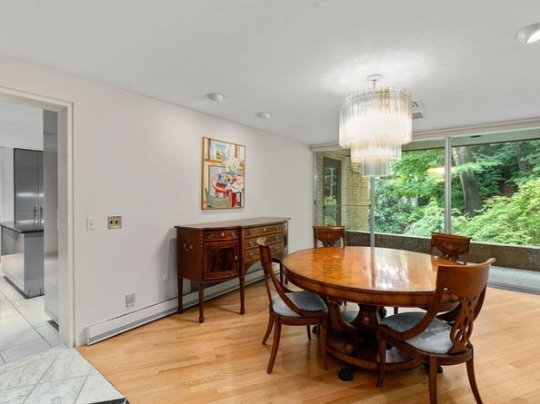 33 Aylesbury Rd, Worcester MA 01609