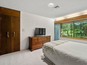 33 Aylesbury Rd, Worcester MA 01609