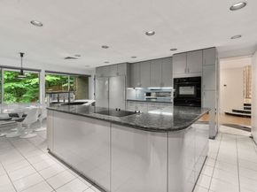 33 Aylesbury Rd, Worcester MA 01609