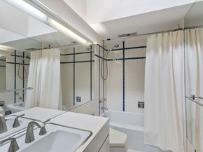33 Aylesbury Rd, Worcester MA 01609