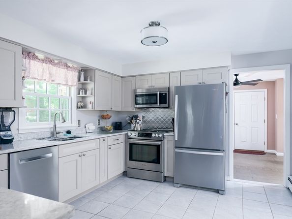 2 Simon Davis Dr, Rutland MA 01543
