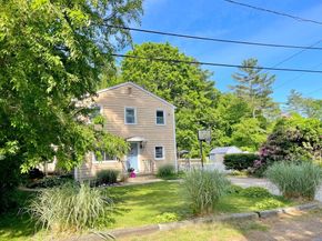 8 Sandy Lane, Pembroke MA 02359