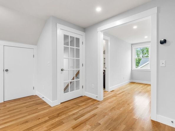 10 Whittier Rd, Natick MA 01760