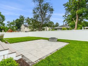 10 Whittier Rd, Natick MA 01760