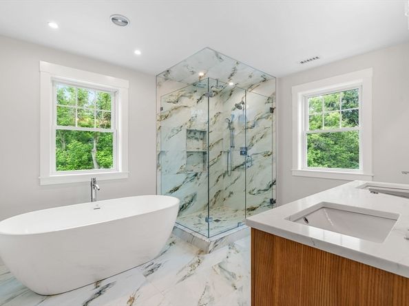 10 Whittier Rd, Natick MA 01760