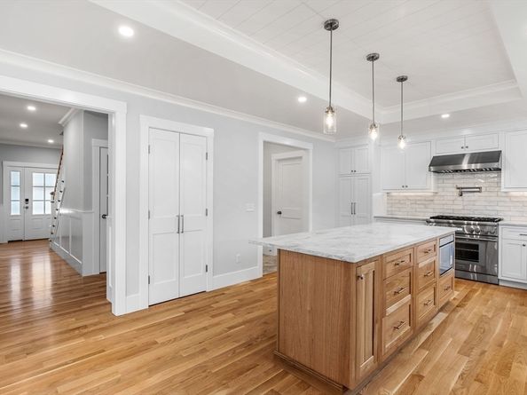 10 Whittier Rd, Natick MA 01760