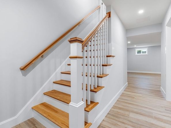 10 Whittier Rd, Natick MA 01760