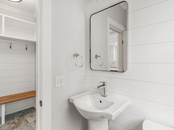 10 Whittier Rd, Natick MA 01760