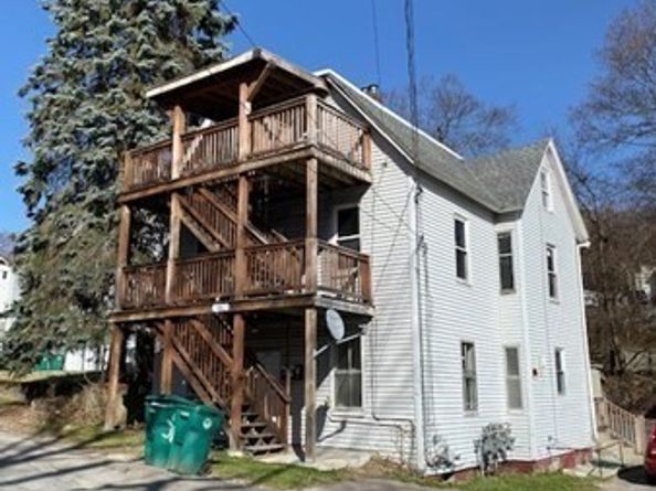 376 Elm St, Fitchburg MA 01420