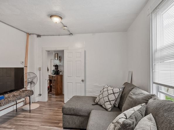 376 Elm St, Fitchburg MA 01420