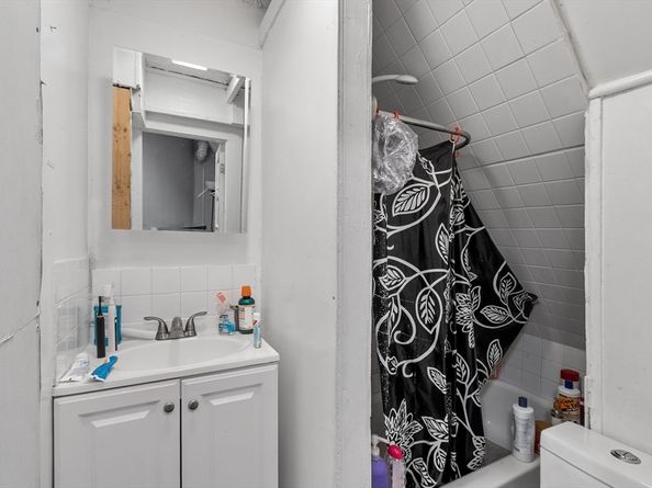 376 Elm St, Fitchburg MA 01420