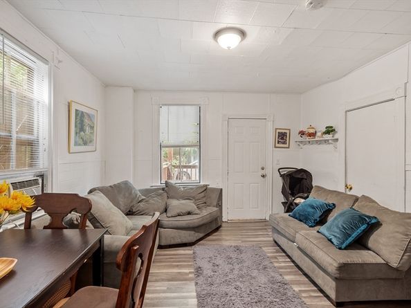 376 Elm St, Fitchburg MA 01420