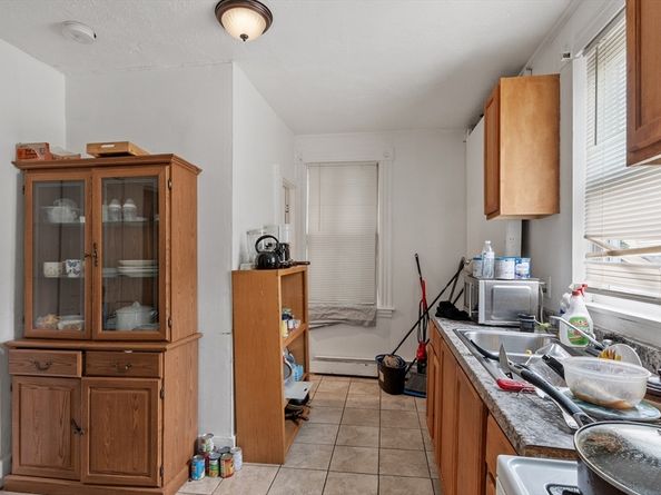 376 Elm St, Fitchburg MA 01420