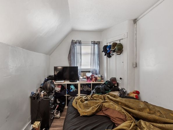 376 Elm St, Fitchburg MA 01420