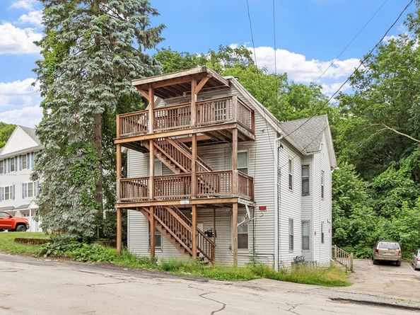 376 Elm St, Fitchburg MA 01420