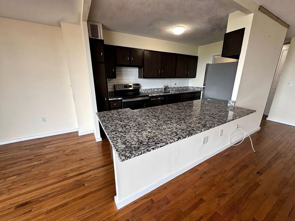 60 Longwood Ave 802, Brookline MA 02446