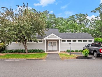49 Meadow Pond Dr