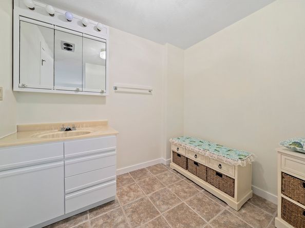 25 Oceanside Drive 25, Hull MA 02045