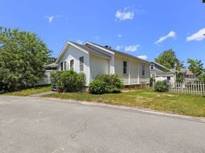 8 Woodland Cir, Wareham MA 02571