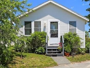8 Woodland Cir, Wareham MA 02571
