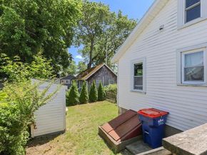 8 Woodland Cir, Wareham MA 02571