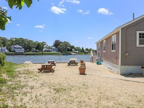8 Woodland Cir, Wareham MA 02571