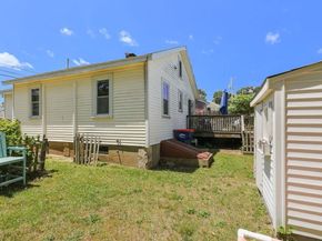 8 Woodland Cir, Wareham MA 02571