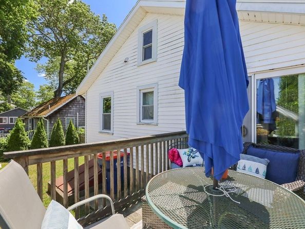 8 Woodland Cir, Wareham MA 02571