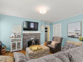 8 Woodland Cir, Wareham MA 02571