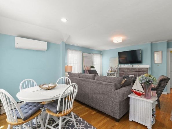 8 Woodland Cir, Wareham MA 02571