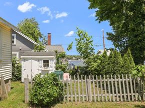 8 Woodland Cir, Wareham MA 02571