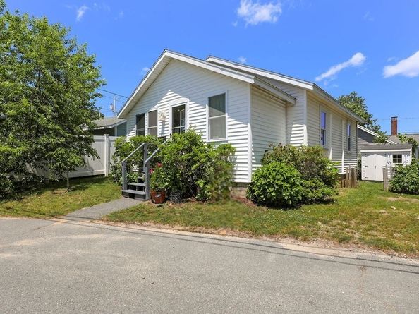 8 Woodland Cir, Wareham MA 02571