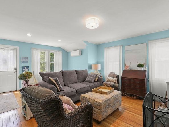 8 Woodland Cir, Wareham MA 02571